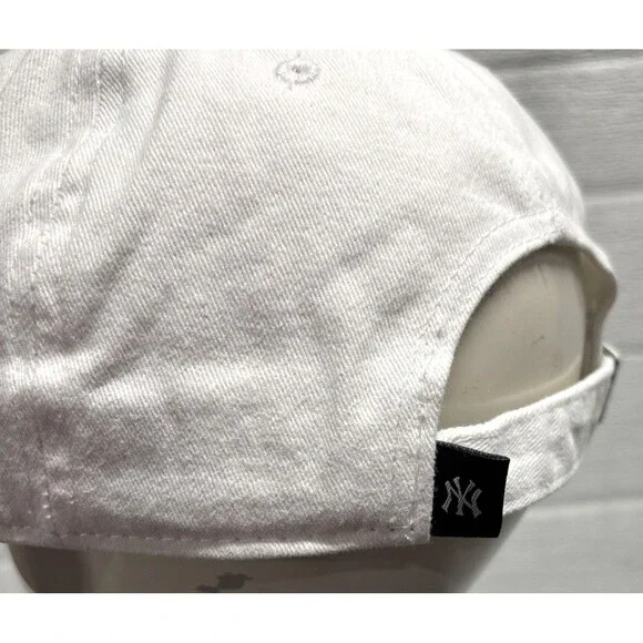 Women's New York Yankees 47 Brand Twins Strap Back White Adjustable Hat Cap NWT - Picture 5 of 8